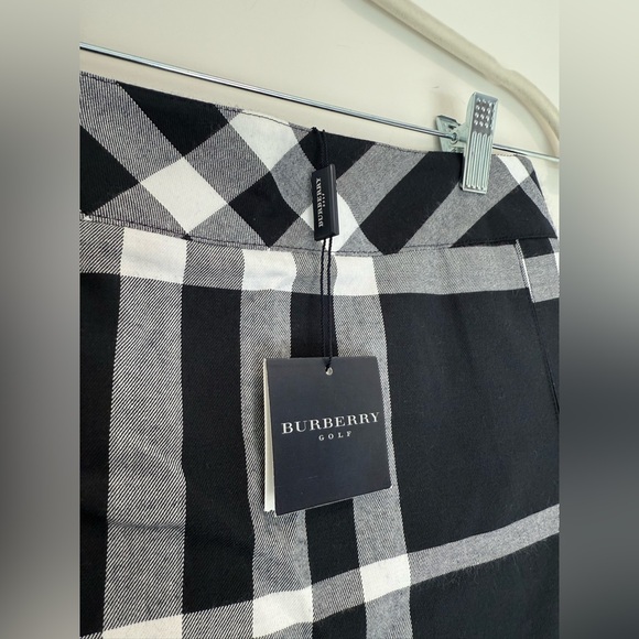 Burberry Golf Plaid Pleated Skort size 6, New With Tags attached - Picture 3 of 11